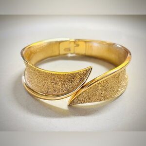 Vintage Signed Crown Trifari Gold Tone Hinged Bracelet